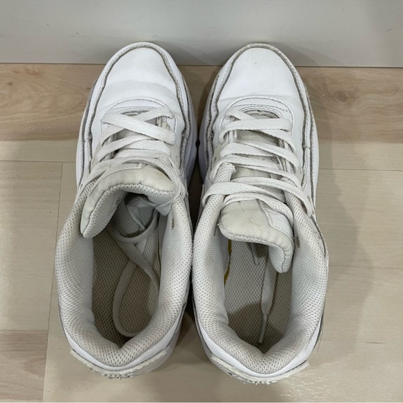 Nike Air Max 90 Youth Size 2.5Y White Athletic Running Sneakers CD6867-100 - Picture 4 of 12